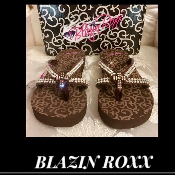 BLAZIN ROXX Hayley Rhinestone Cross Flip Flop - Picture 3 of 8